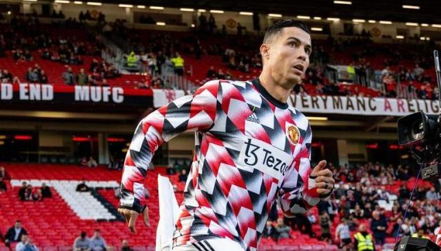 开云体育移动版-英媒：C罗提前离场太自私，曼联可以下决心放弃他了